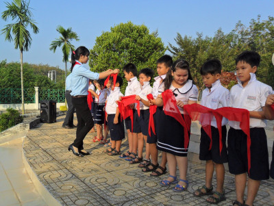 LỄ KẾT NẠP ĐỘI VIÊN MỚI NĂM HỌC 2015 - 2016