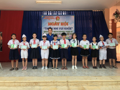 Ngày hội "Thiếu Nhi Vui Khỏe" và trao giấy chứng nhận  hoàn thành chương "Rèn luyện đội viên" năm học 2018-2019