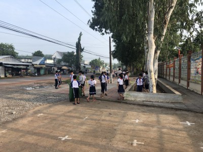 Phong trào hoạt động chống rác thải nhựa trong Liên đội và thực hiện công tác lao động vệ sinh sân trường đối với khối 3 4 5 vào các ngày thứ 2 4 6 hàng tuần