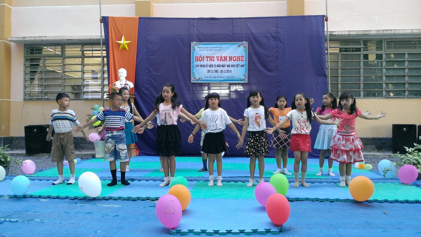 Tiết mục múa của lớp 5B