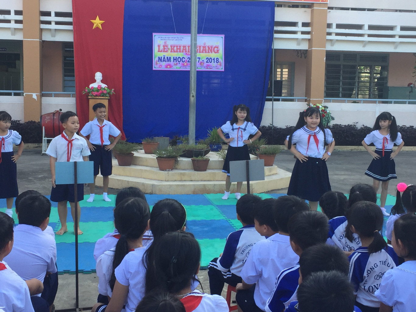 tiết mục múa của học sinh