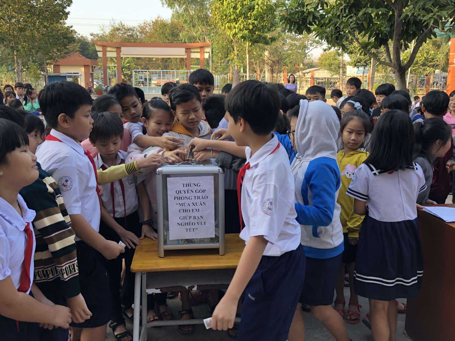 Phát động phong trào "Mùa xuân cho em - Giúp bạn nghèo vui tết" năm học 2019-2020